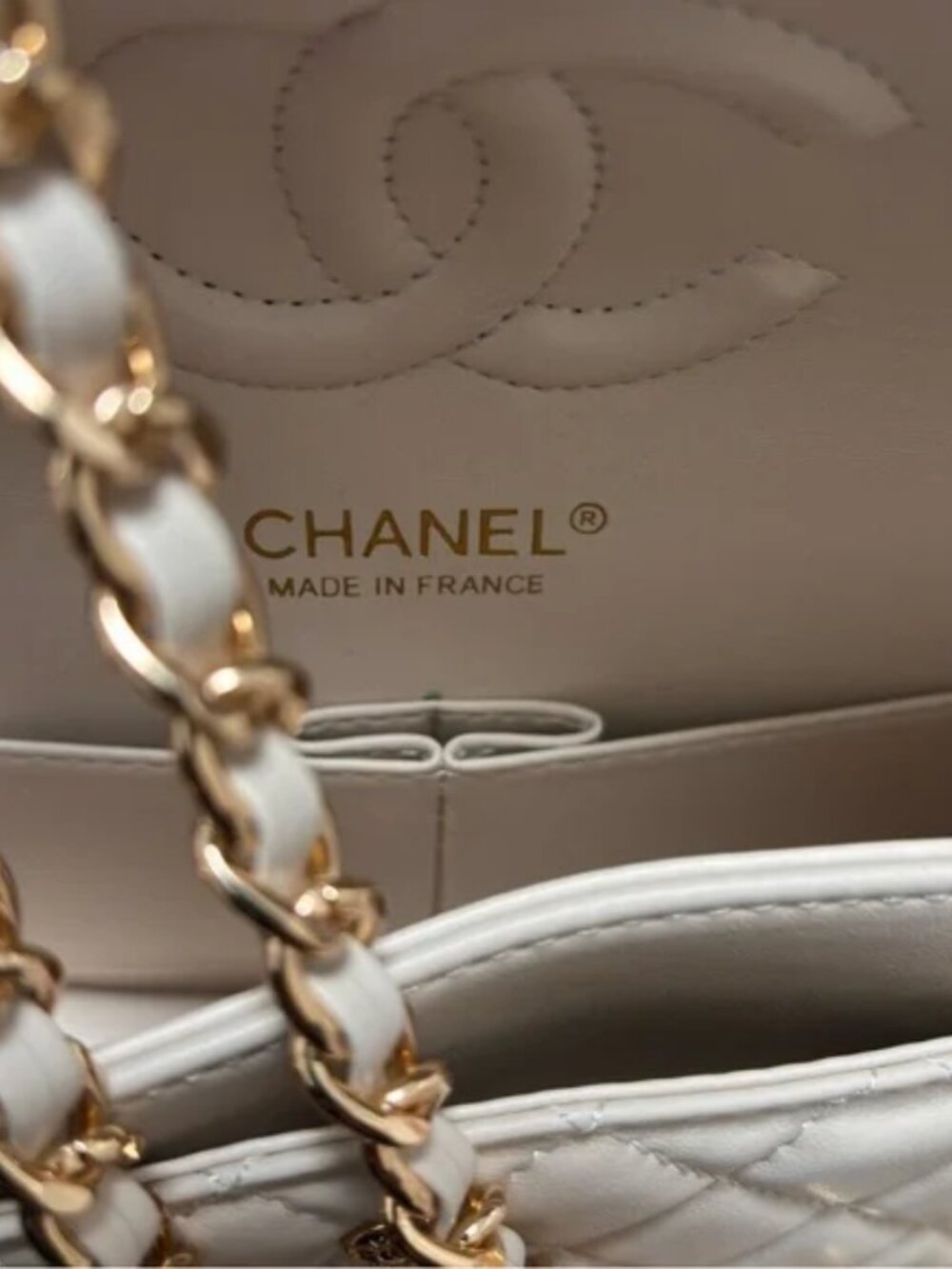 💎Chanel White Quilted Shoulder Bag with Gold Chain - Picture 6 of 8